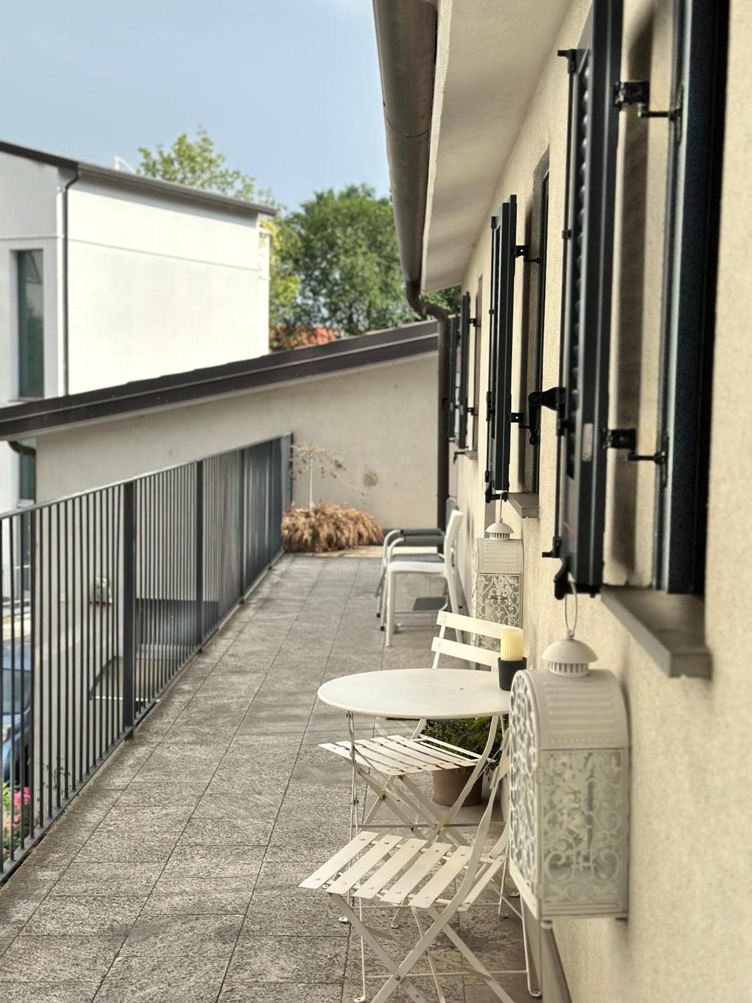 Xenia Apartments Milano Esterno foto